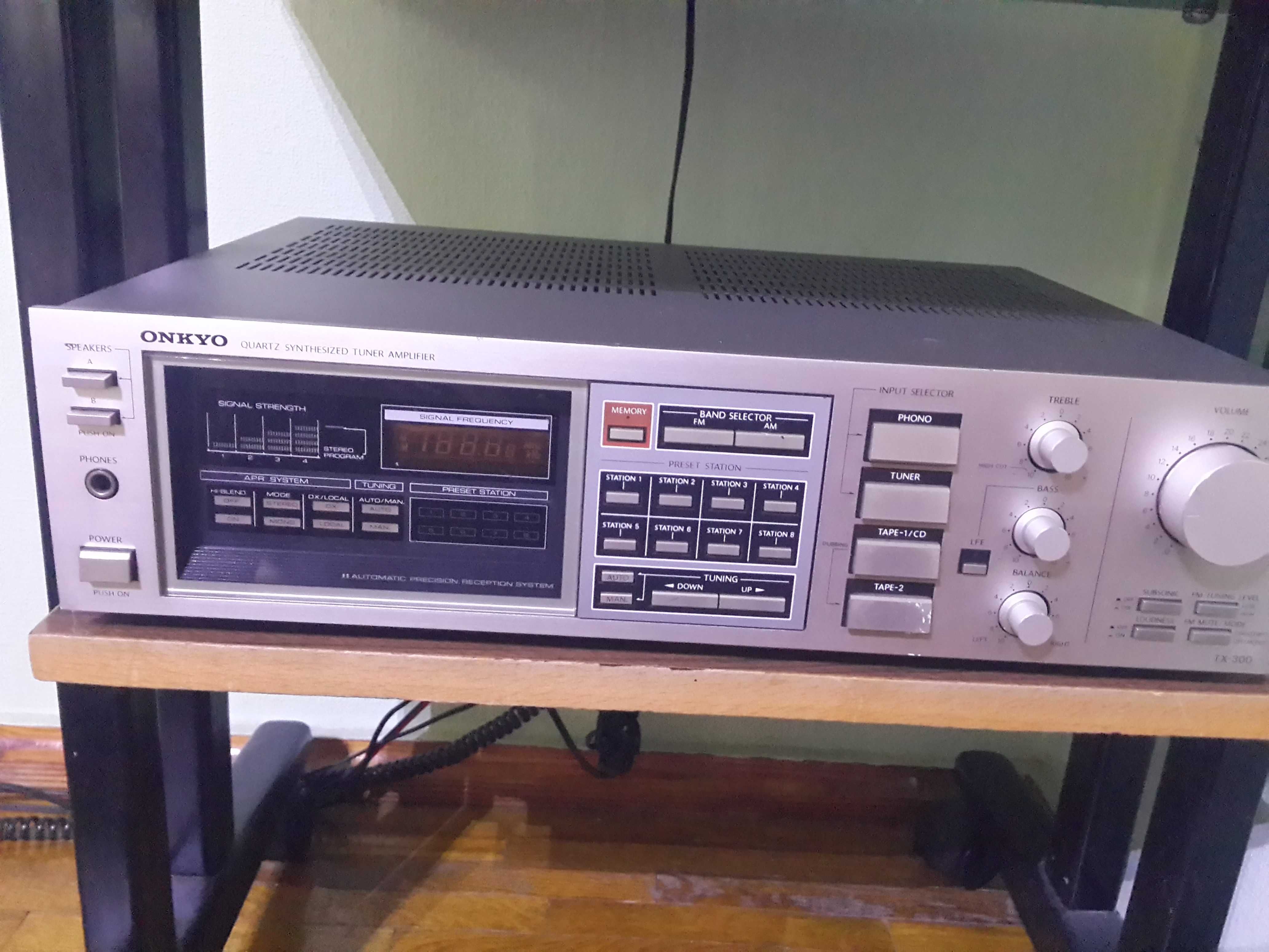 Акустика с ресивером ONKYO TX -300.