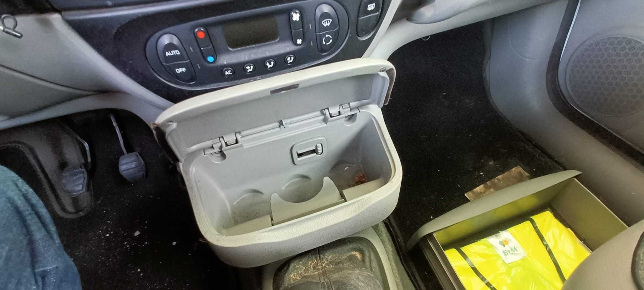 Veiculo Todo o Terreno 4X4 familiar Renault Scenic RX4 2.0i 140 cv