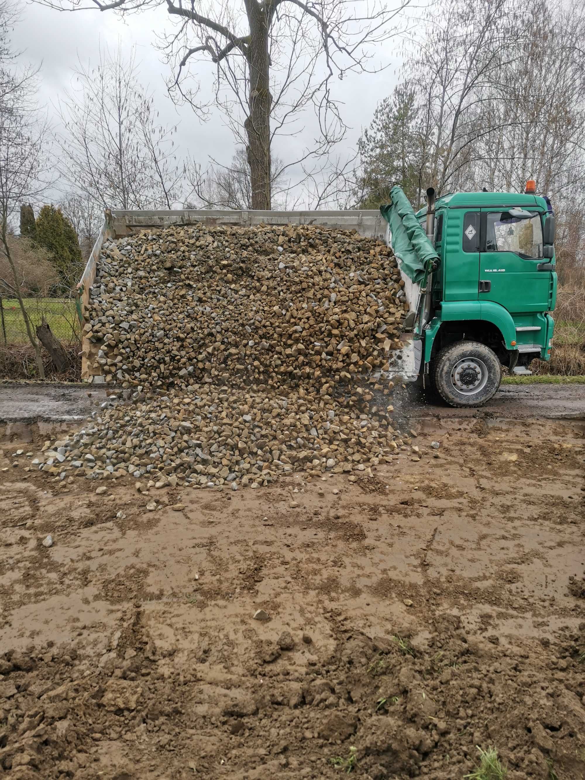 Układanie dróg z płyt utwardzenie drogi kamień układanie płyt jumbo