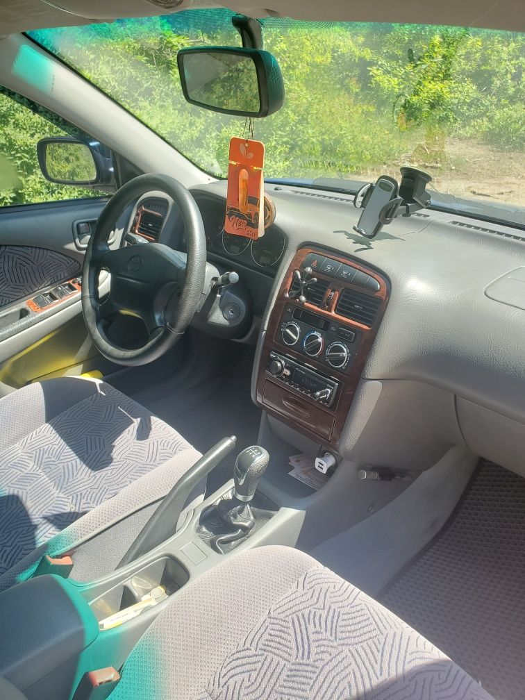 Продам Toyota Avensis 2.0