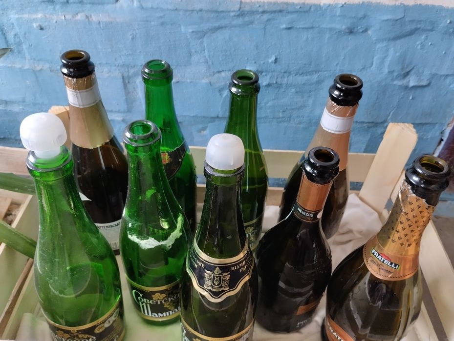 Скляні бутелі банки на 3л і пляшки з під шампанського і інших напоїв