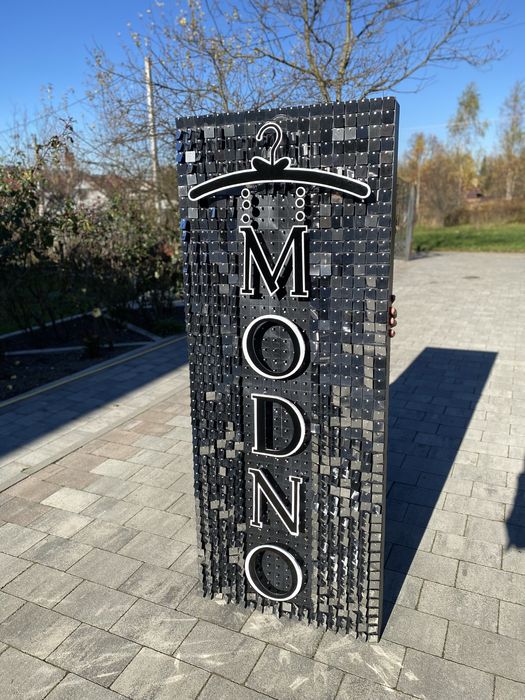 Продам вивіску з паєтків,вішалки,все для продажу з одягом,