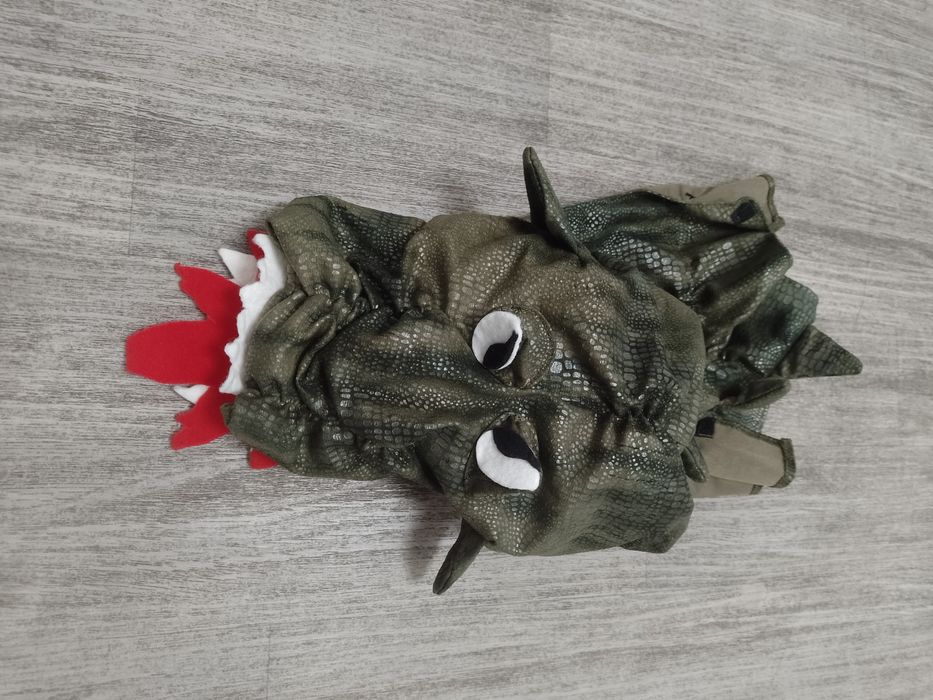 Sprzedam  dla dziecka przebranie czapka Smoka.