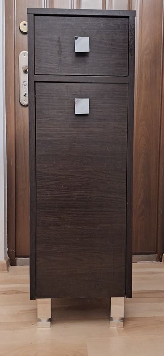 Szafka łazienkowa z koszem na pranie