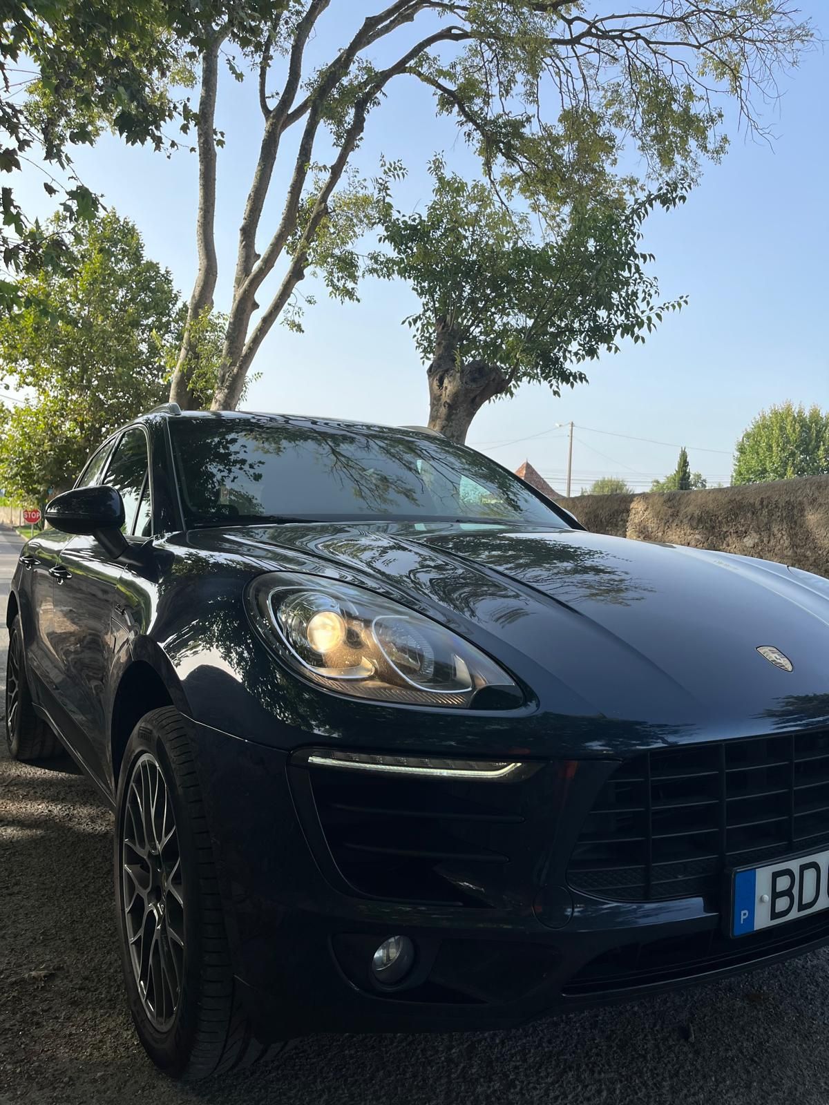 Porsche Macan S – Dark Blue Metallic, Agate Grey Leather & Alcantara