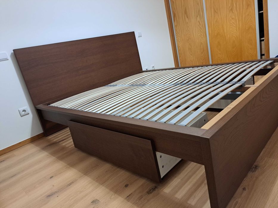 Cama de casal c\gavetas