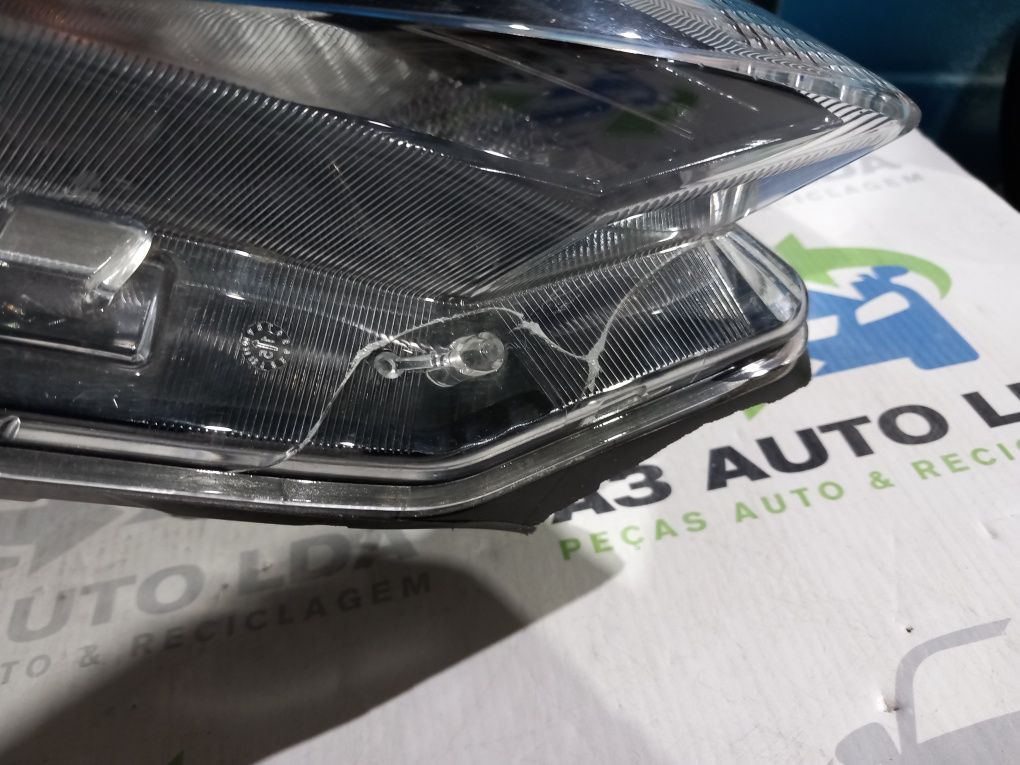 Ótica direita Skoda Fabia III