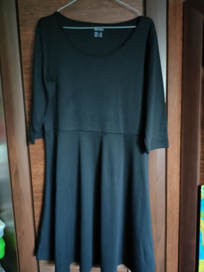 Czarna sukienka z dzianiny rozmiar L