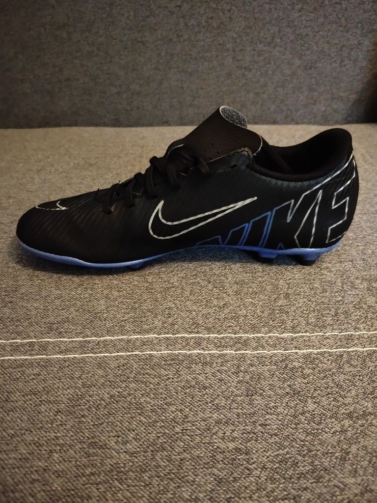 Czarne buty piłkarskie korki lanki Nike Mercurial rozmiar 40