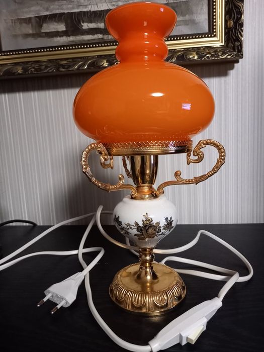 Śliczna lampka porcelanowa
