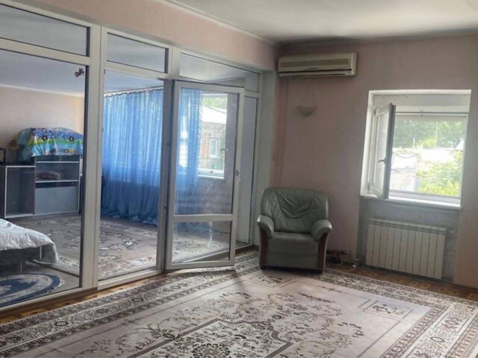 Продам 5-кімнатний будинок у центрі Дніпра з гаражем і ділянкою