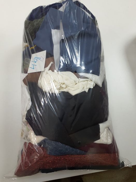 Ścinki tkanin I dzianin zestaw 4 kg.