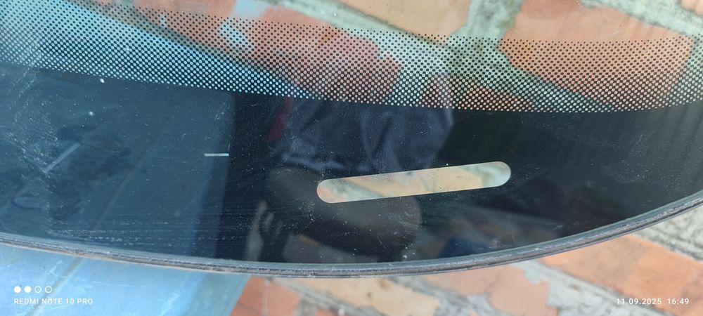 Продам лобовое стекло, оригинал.