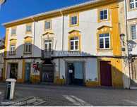 Edifício com 3 pisos da banca situado no Centro histórico de Portalegr