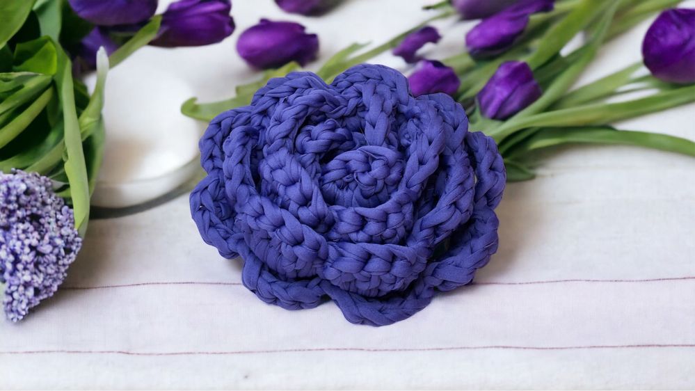 Vendo Flores em crochet, lindos apontamentos de decoração.