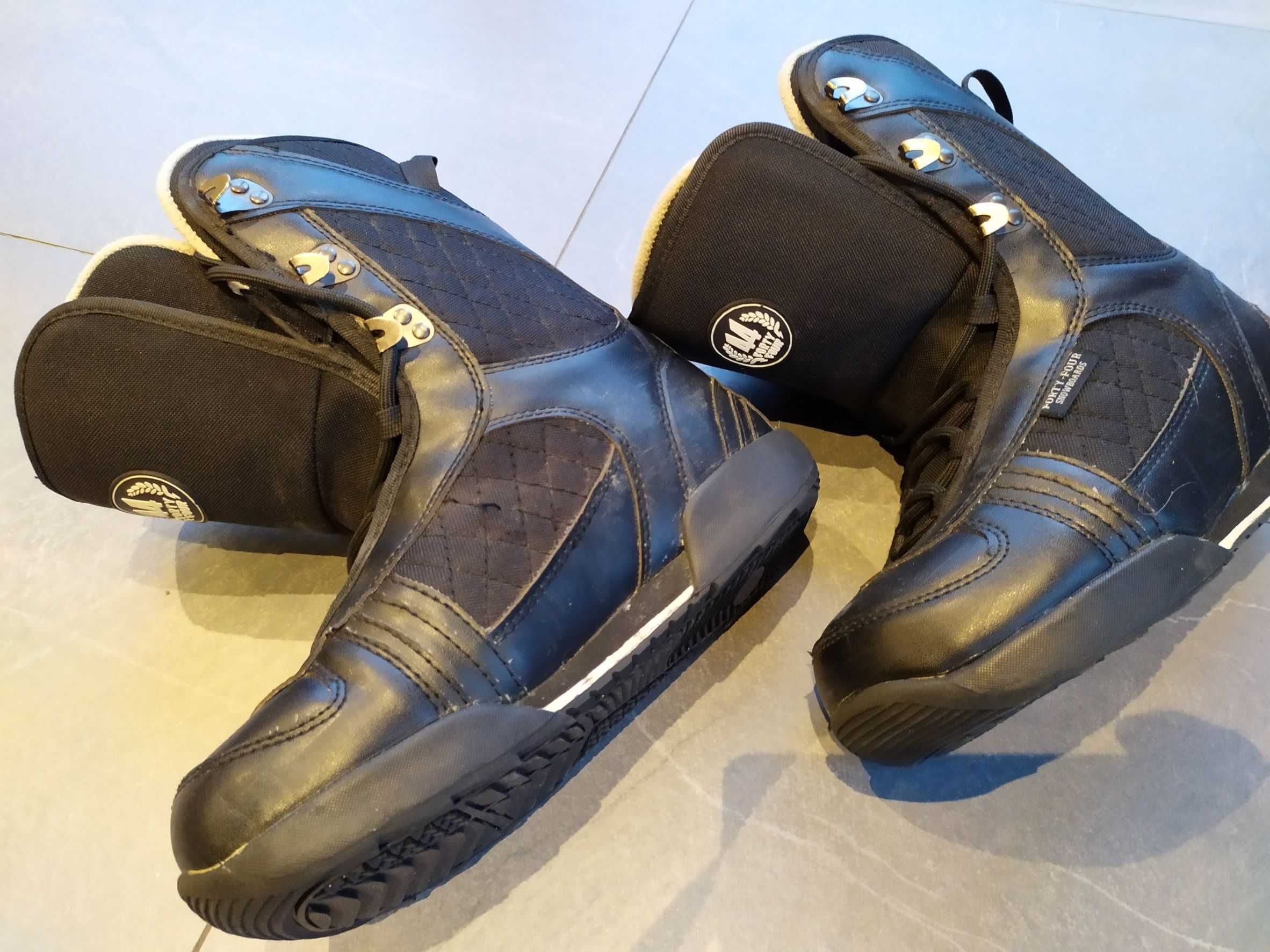Buty snowboardowe Forty-Four, rozmiar 39, czarne