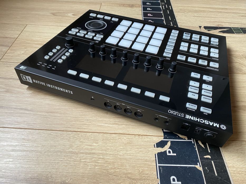 Kontroler midi Native Instruments Maschine Studio decksaver soft