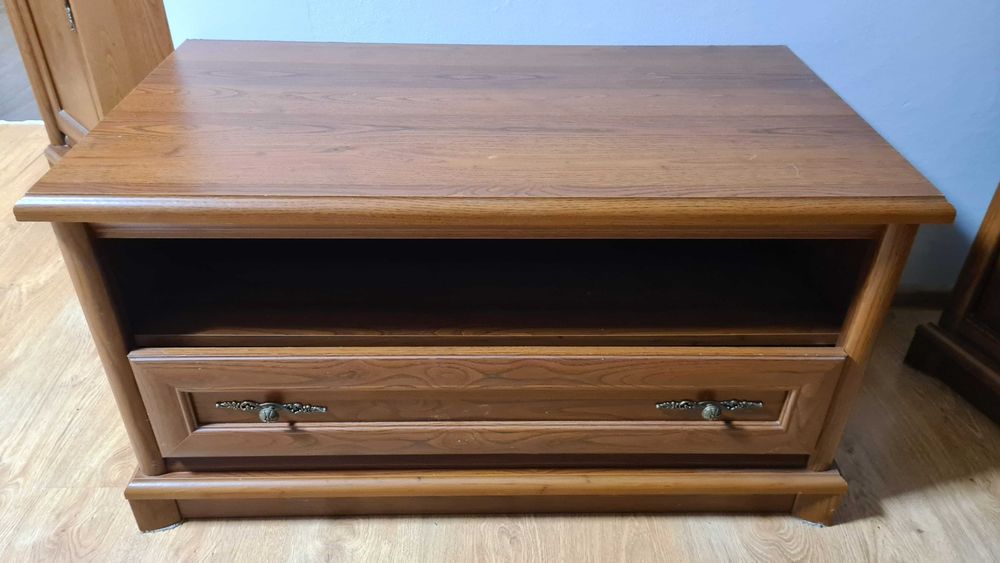Zestaw mebli, komoda, witryna, szafka pod TV