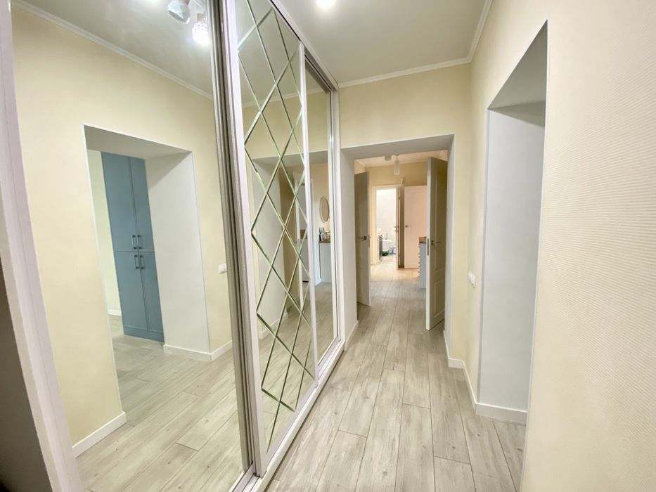 Продам в новобудові 4к квартиру з ремонтом, ЖК Лазурний на Намиві