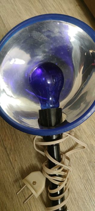 Синяя лампа медицинская.