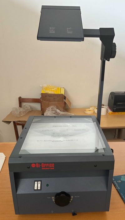 Retroprojetor de folhas de acetato - Qtd. 2 Und.