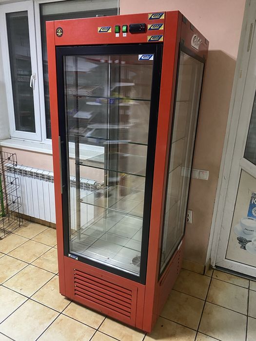 Холодильна кондитерська вітрина Gold (Польща)