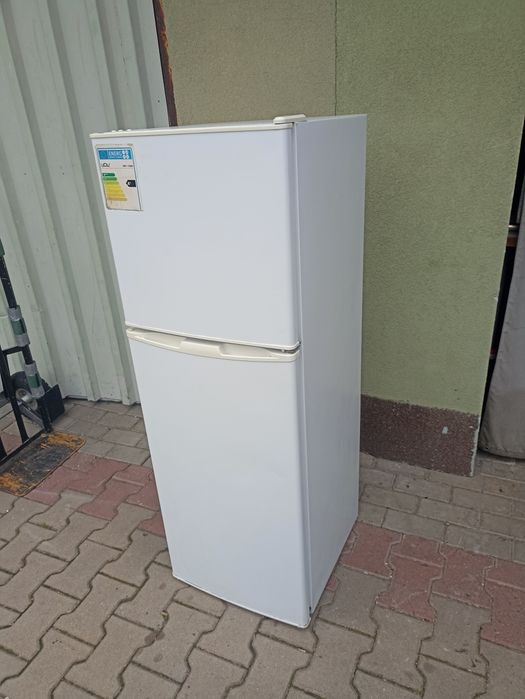 Lodówka 140 cm        .