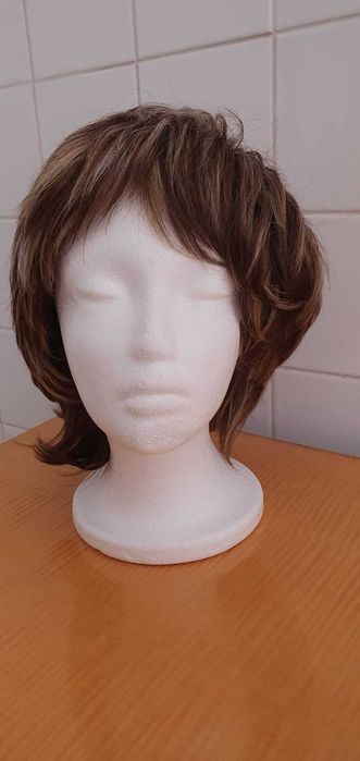 2 perucas diferentes e totalmente fantásticas a preço de saldo