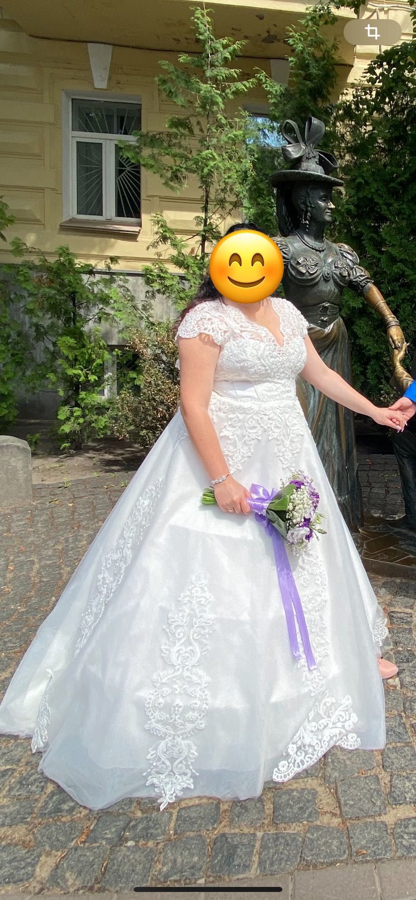 Весільна сукня,пишна з бісером