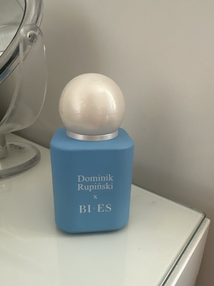 Trochę mniej niż 50 ml perfum Dominik Rupiński x Bi-Es