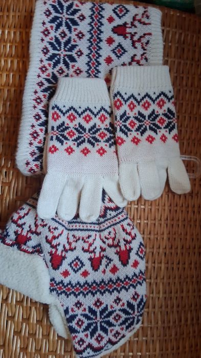 Conjunto gorro, cachecol e luvas