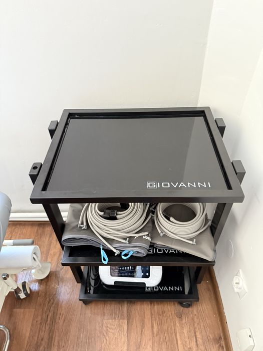 Asystor kosmetyxzny lub do tatuażu