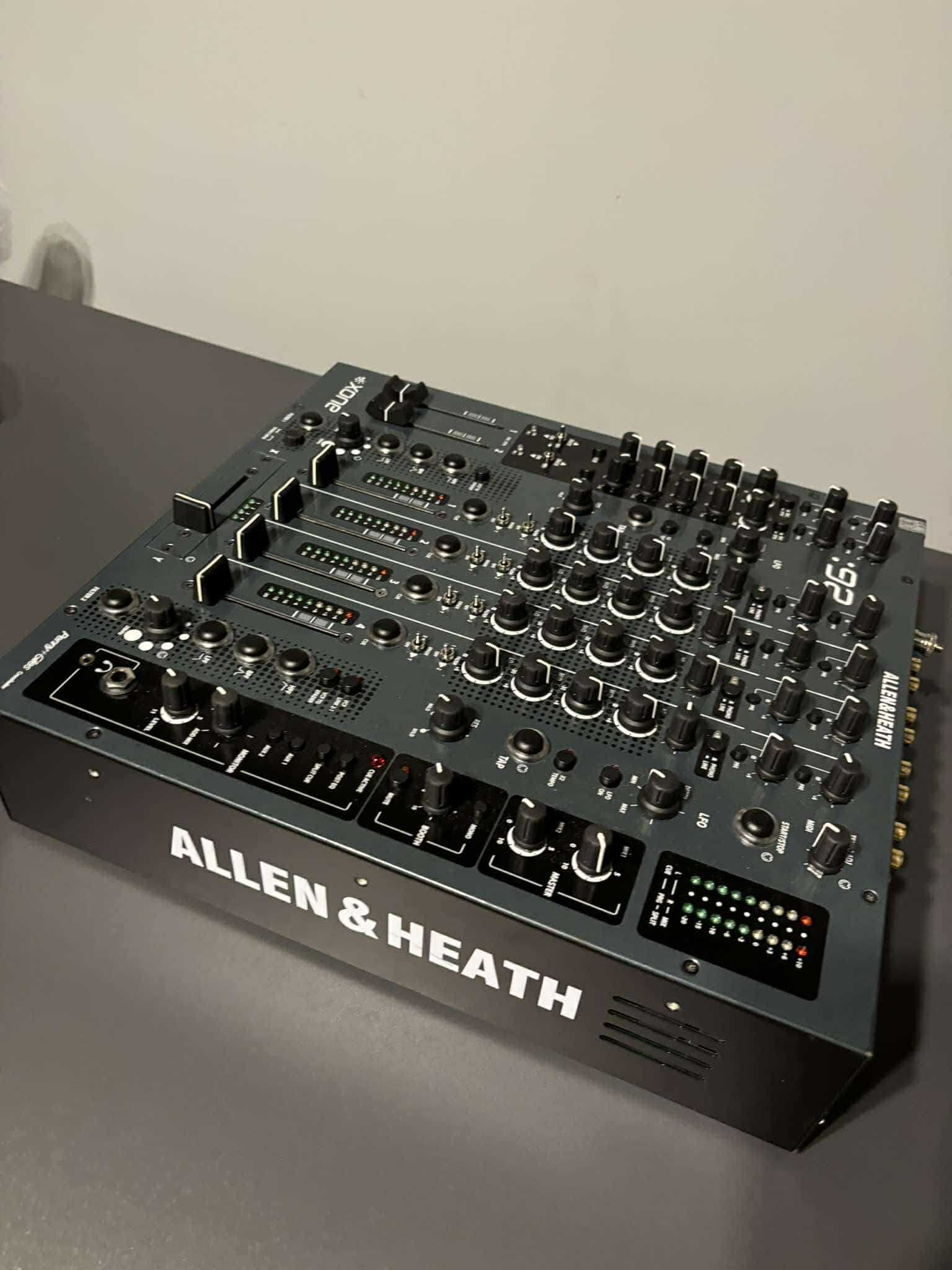 Mikser ALLEN & HEATH XONE:92 stan idealny
