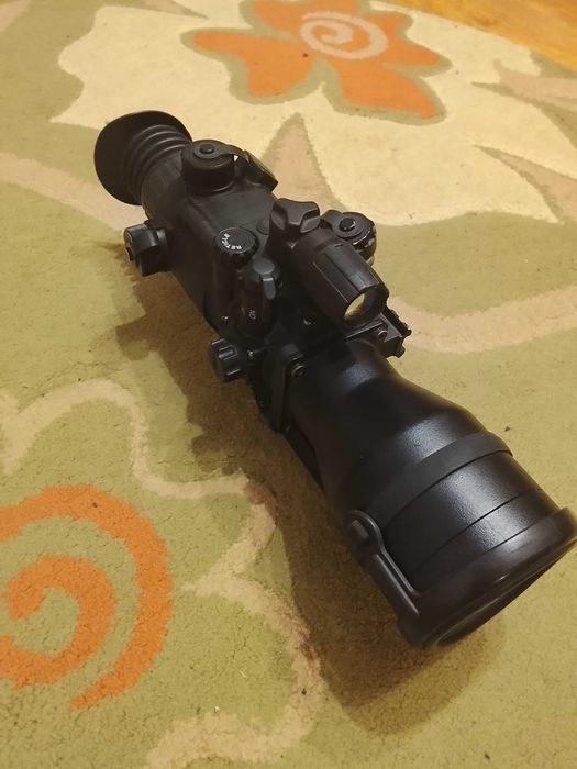 Приціл нічного бачення Pulsar Phantom