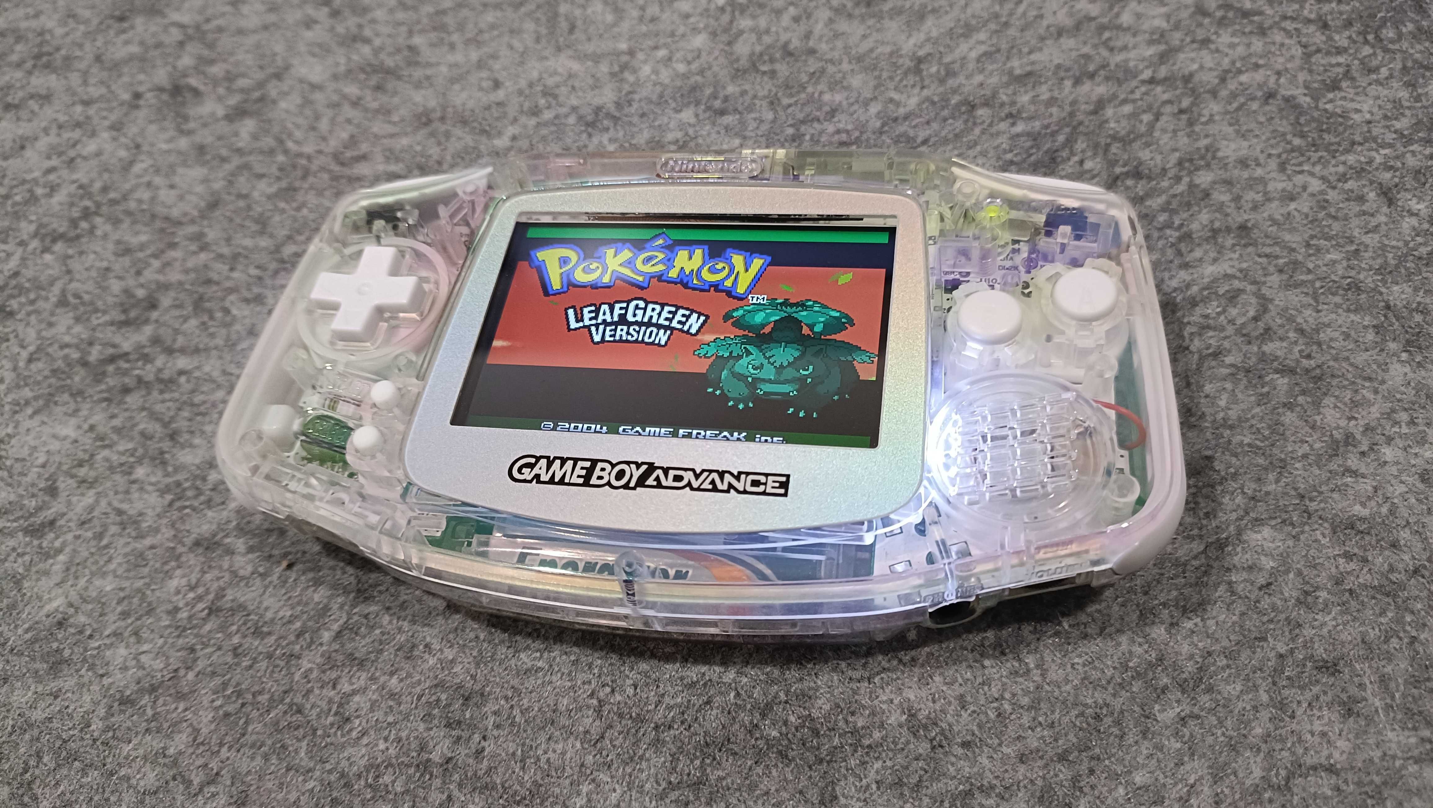 Game Boy Advance IPS Mod - Iridescent Clear/ White Shell