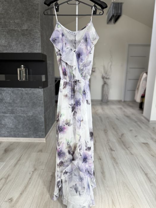 Sukienka maxi w kwiaty z falbankami i dekoltem S/M One