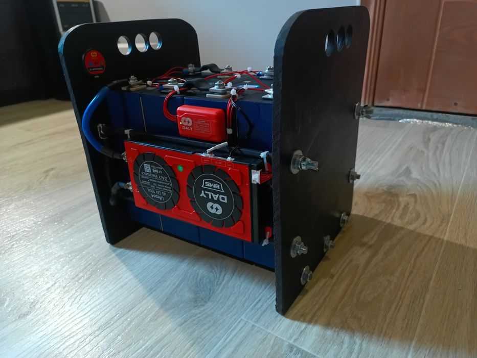 lifepo4 - 12,8 V - 280 AH