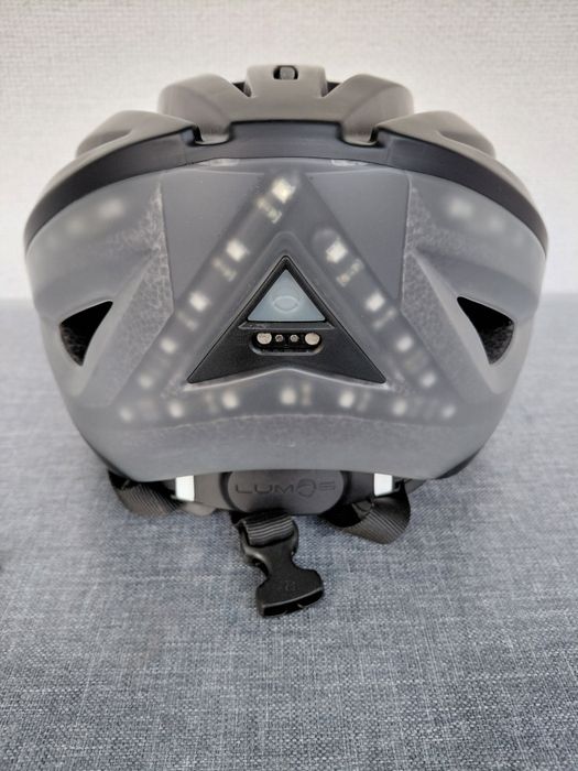 Capacete de bicicleta intligente - Lumos Kickstart. 150€ 
175€