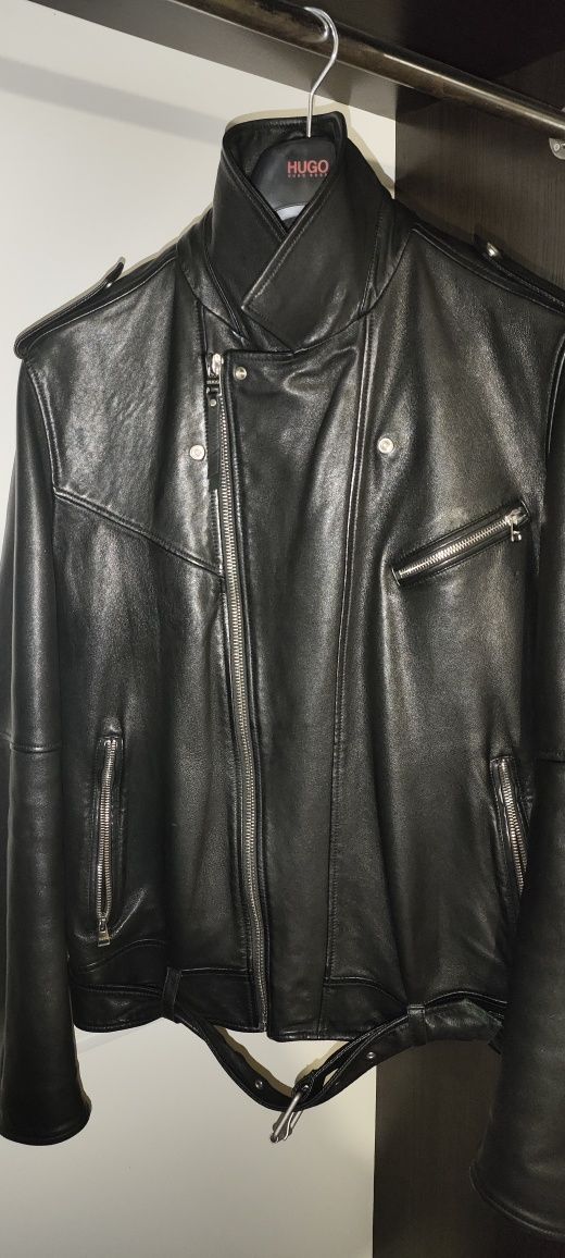 Продам кожаную куртку Hugo Boss