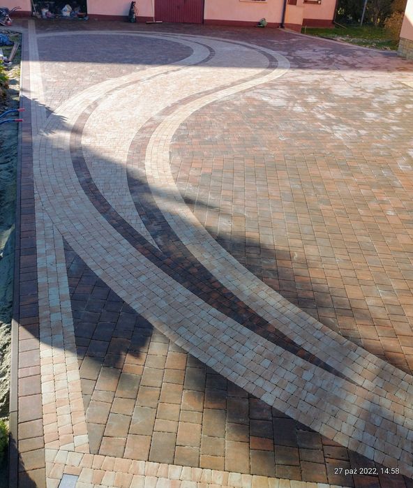 Brukarstwo, Układanie kostki brukowej, Usługi brukarskie