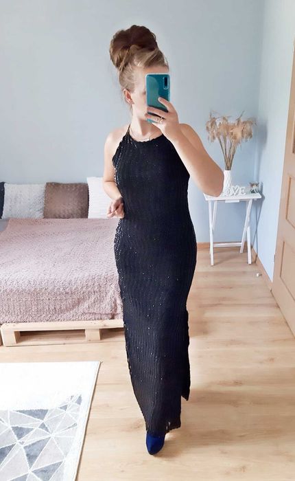 Długa sukienka na sylwestra Samantha Faiers czarna z rozcięciem brokat