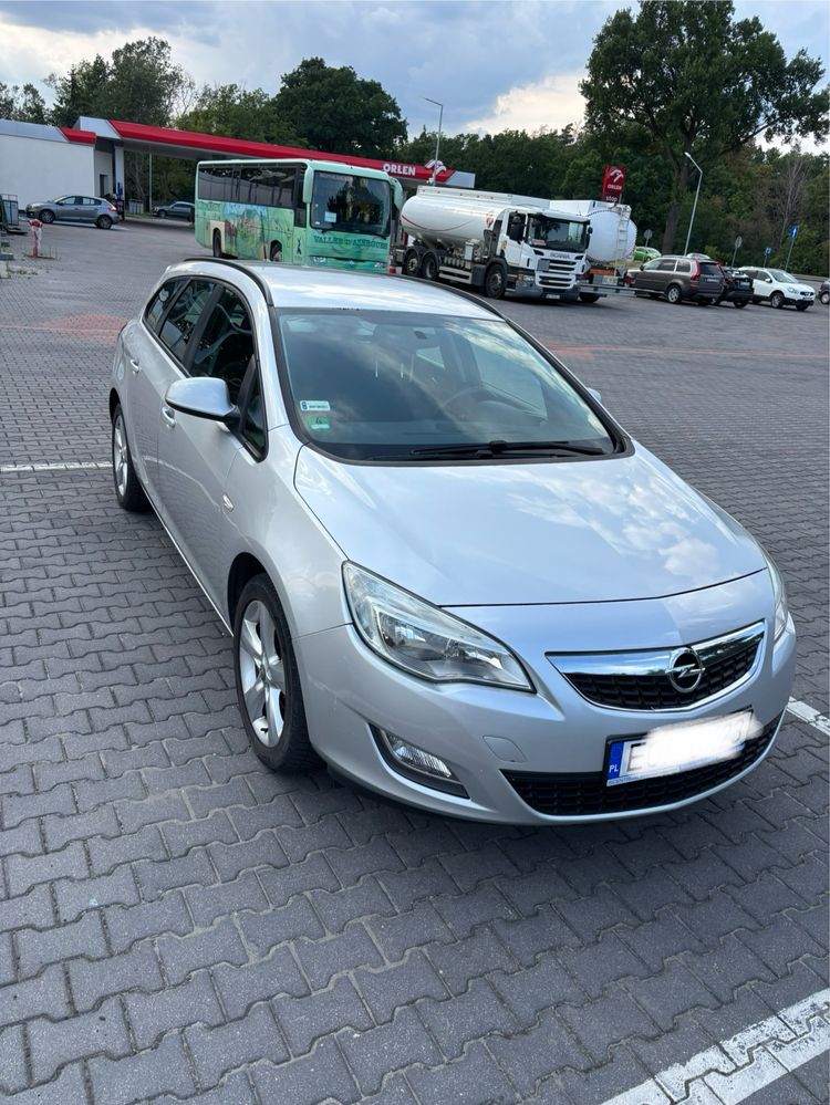 Opel Astra J Sports Tour