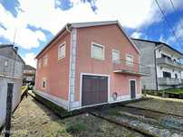 Casa / Villa T4 em Almeida de 239,00 m2