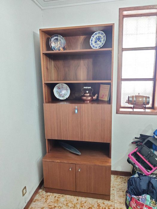 Móvel / Armário / Estante em madeira