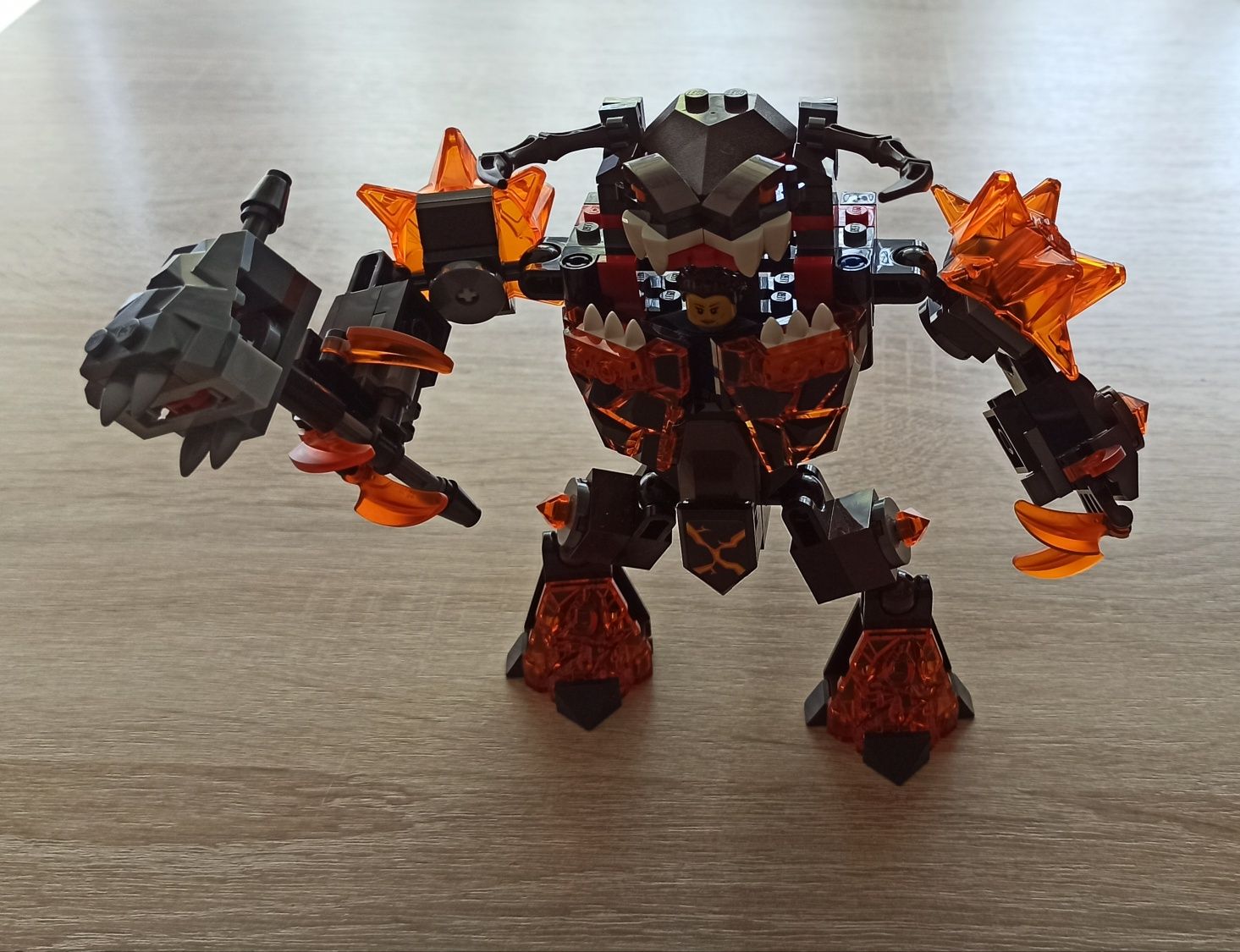 LEGO Nexo Knights 70325- Schwytanie Królowej