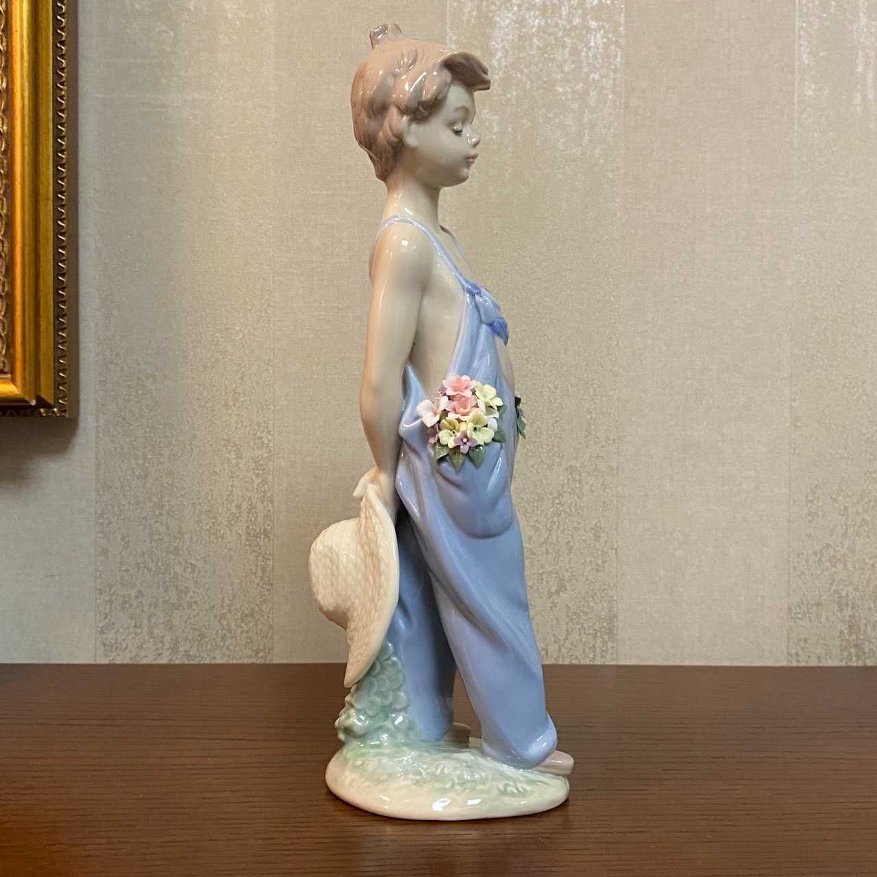 Фарфоровая статуэтка Lladro «Карманы полные желаний».