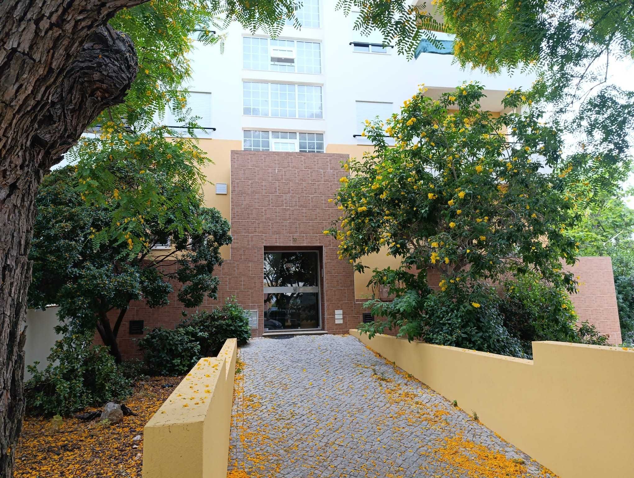 Apartamento p/ férias T3 + Terraço e BBQ + Lugar de garagem