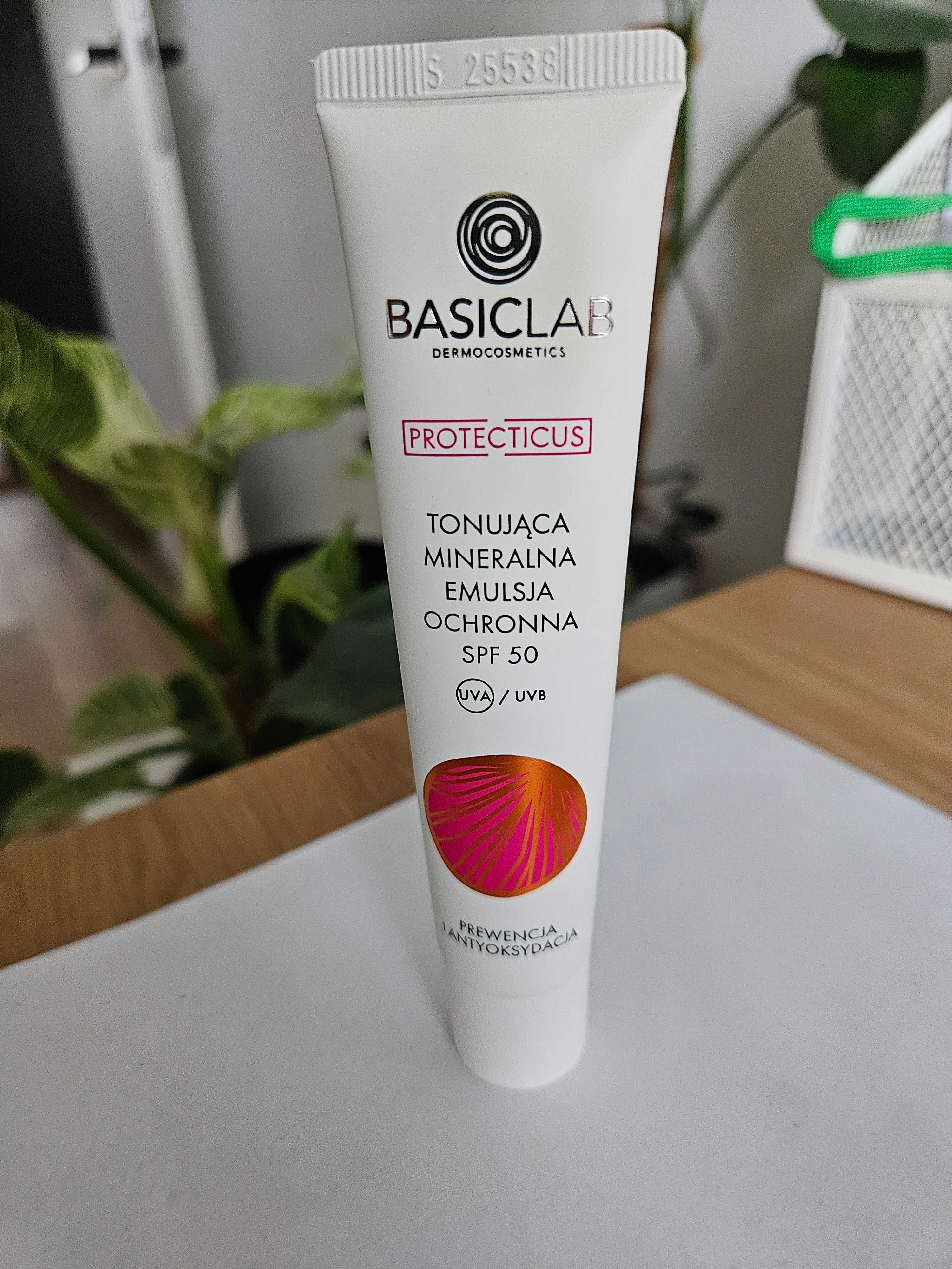 Basiclab Spf50 tonujqca mineralna emulsja ochronna