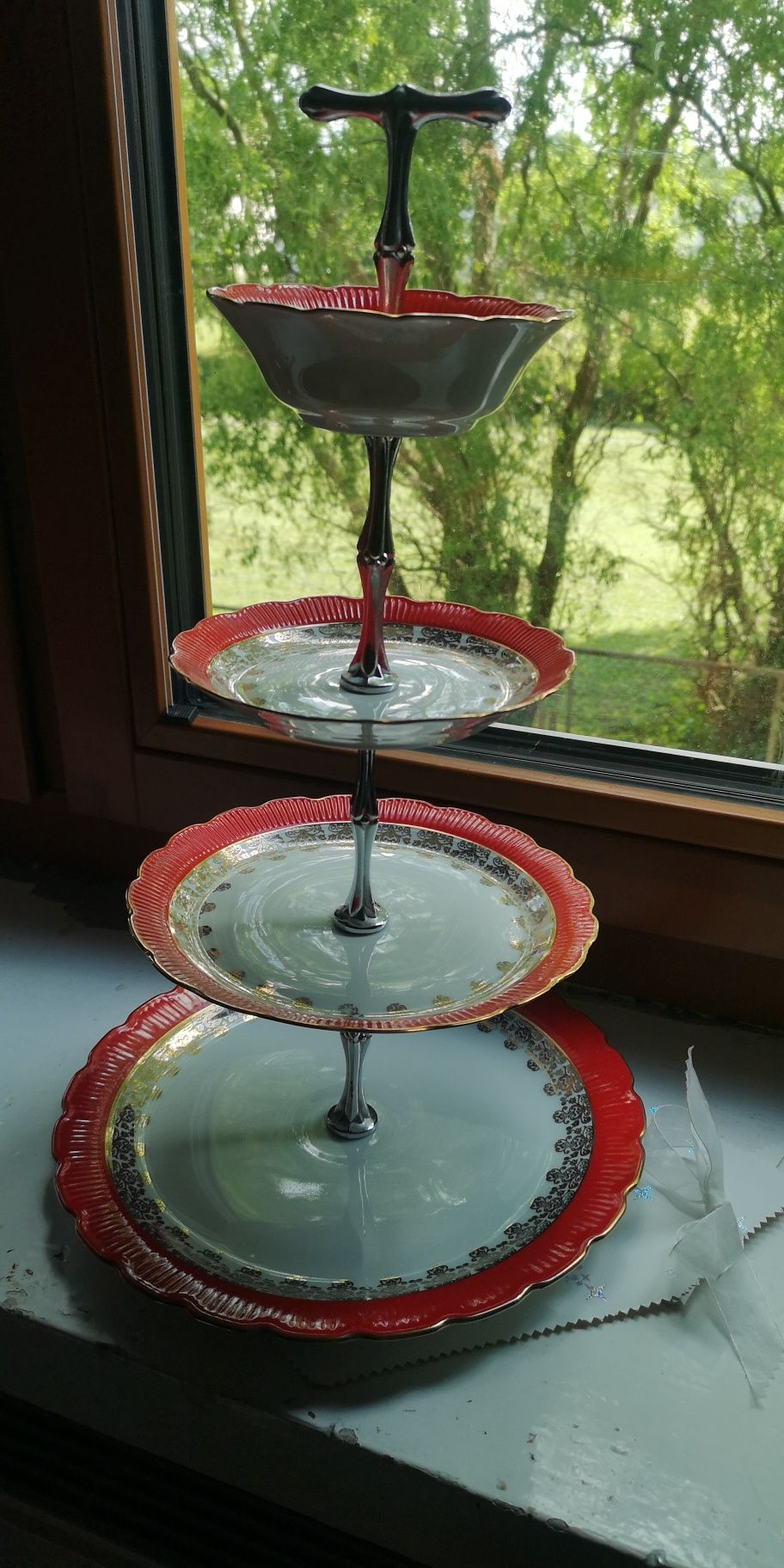 Patera, etażerka czteropoziomowa z porcelany Chodzież czerwono złota