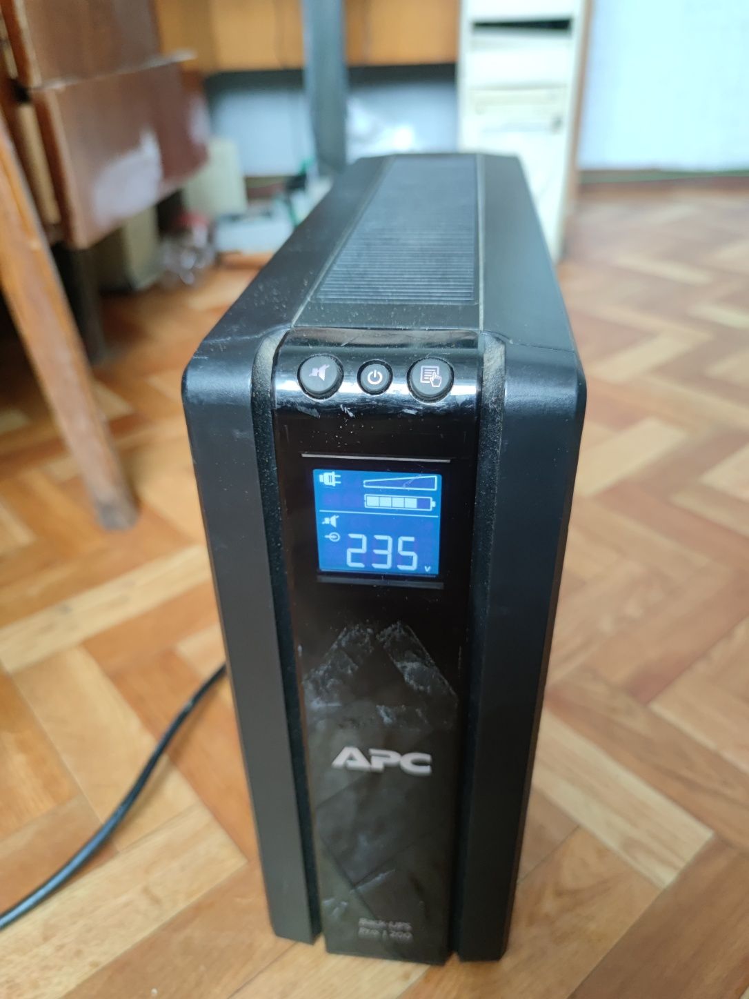 ДБЖ APC Back-UPS Pro 1200VA